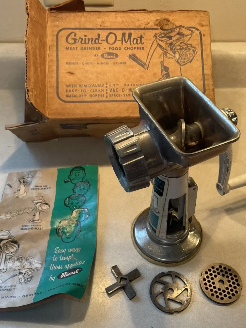 Vintage USA RIVAL Grind-O-Mat Meat Grinder & Food Chopper Model 358 w/original b